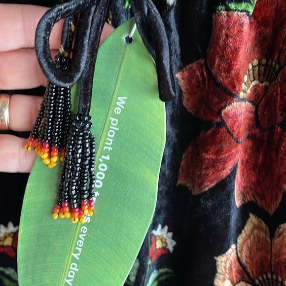 Farm Rio 🌺 Black Macaws Garden Pants - Picture 6 of 10